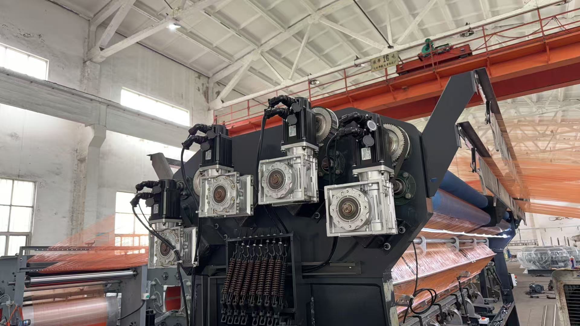 Dernière affaire concernant Double Needle Bed Warp Knitting Machine for High-Quality Textile Fabric Production